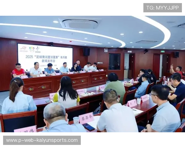 足球联赛在青训扶持中鼓励俱乐部与学校合作开展课程互认，俱乐部与中学足球培训合作协议
